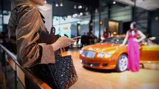 Dating A Cheater? Vent It On The Car • Over 80,000 Women Sign Up For Boobquake